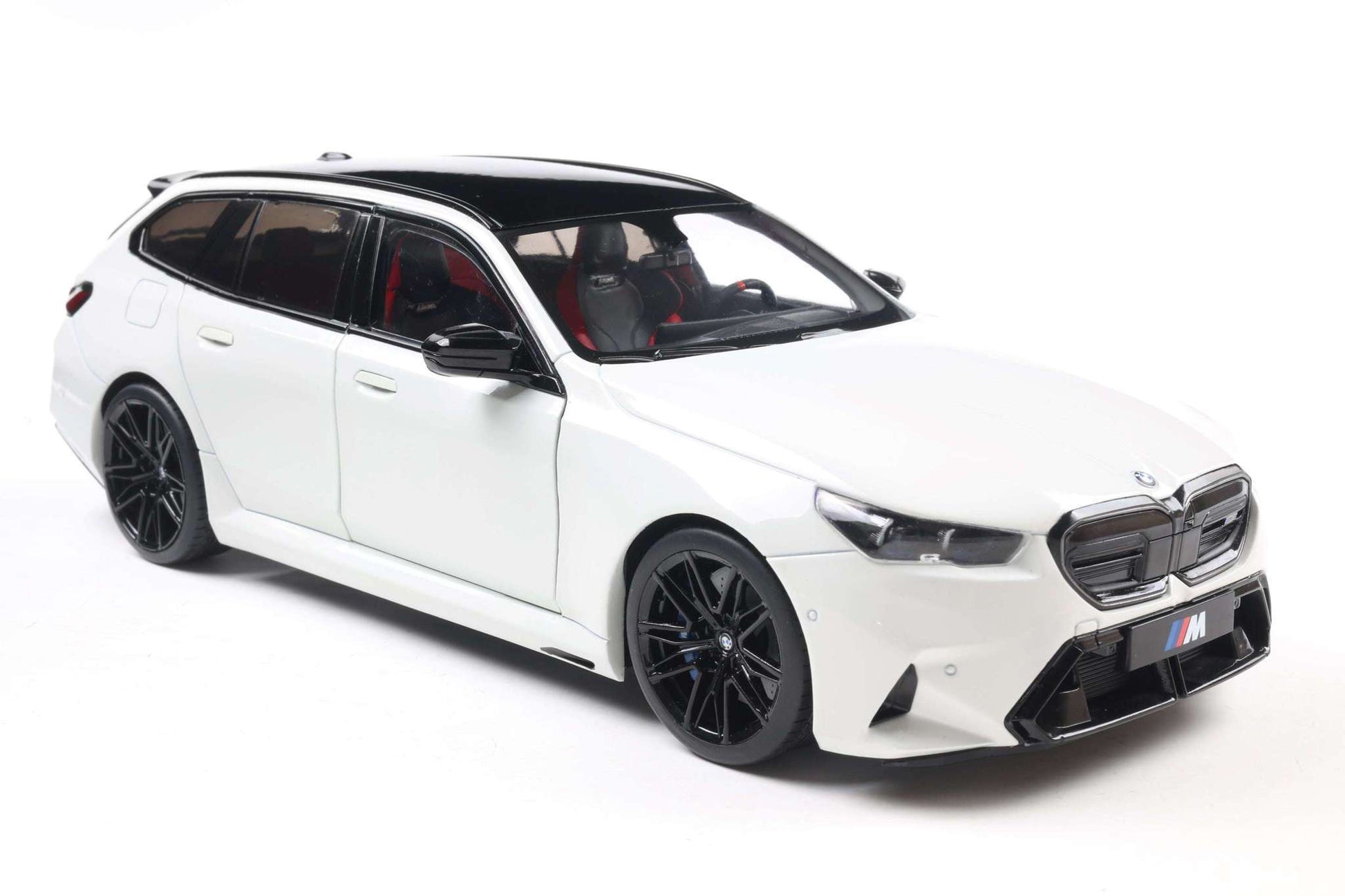 Solido 2024 BMW M5 (G99) Touring M Wagon Alpine White 1:18 Cartsfy Inc.