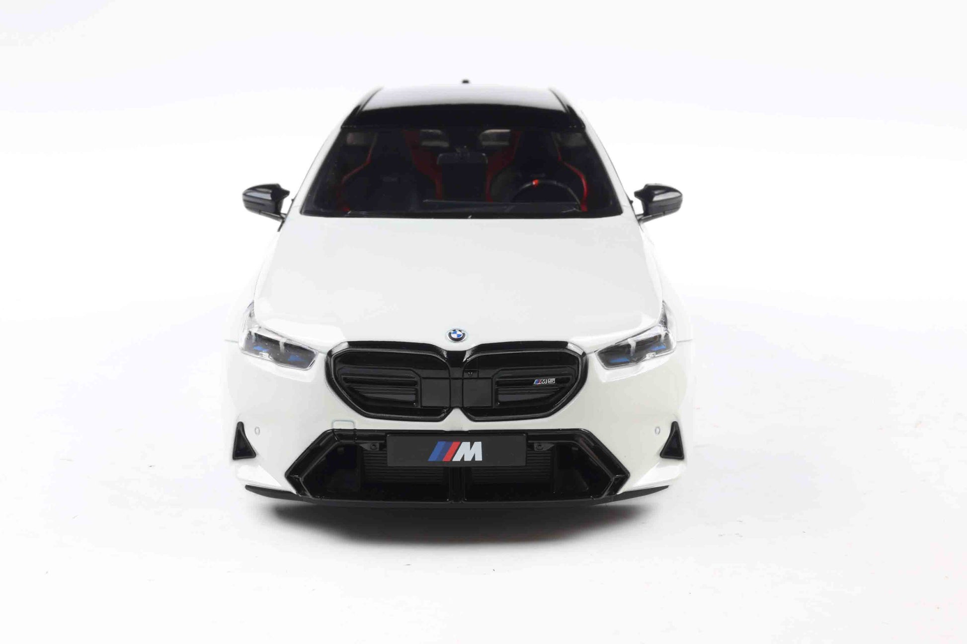Solido 2024 BMW M5 (G99) Touring M Wagon Alpine White 1:18 Cartsfy Inc.