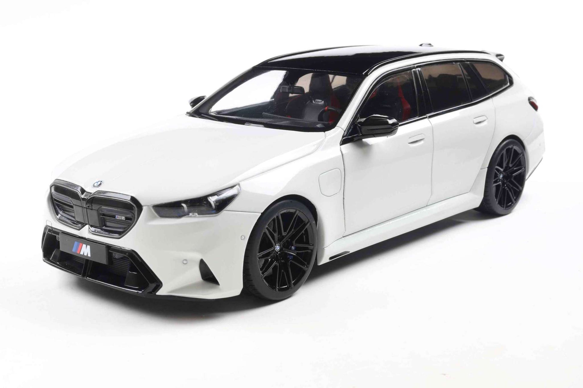 Solido 2024 BMW M5 (G99) Touring M Wagon Alpine White 1:18 Cartsfy Inc.
