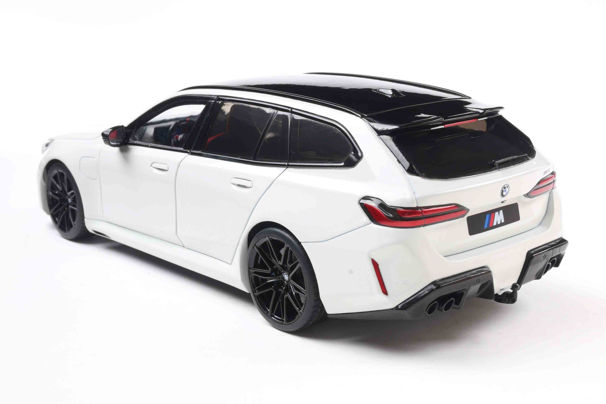 Solido 2024 BMW M5 (G99) Touring M Wagon Alpine White 1:18 Cartsfy Inc.