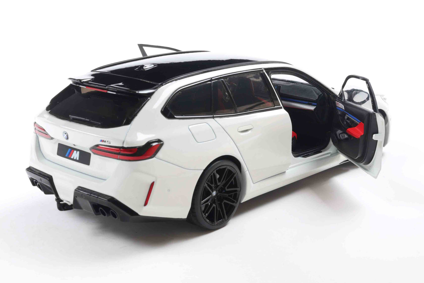 Solido 2024 BMW M5 (G99) Touring M Wagon Alpine White 1:18 Cartsfy Inc.