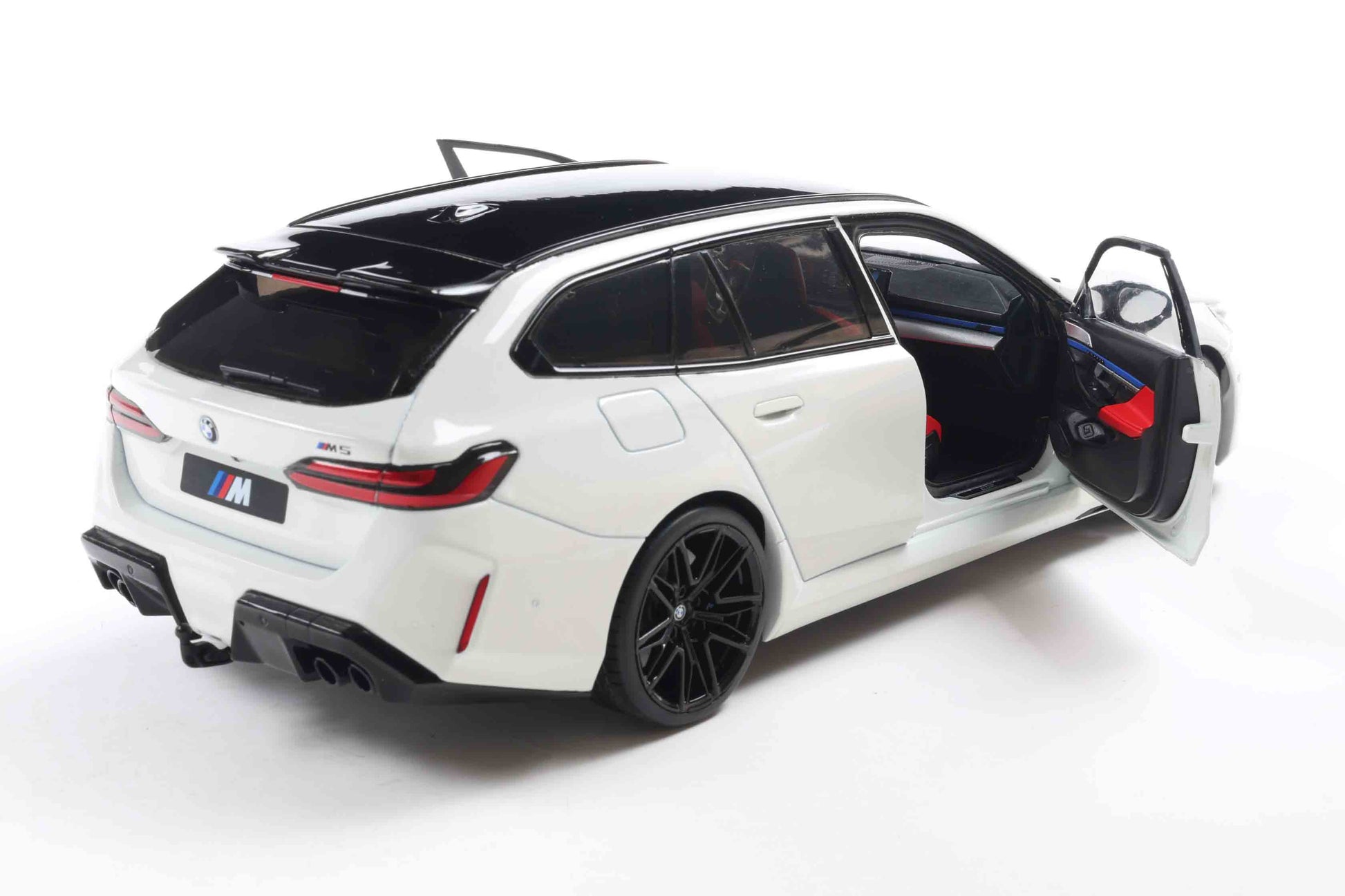 Solido 2024 BMW M5 (G99) Touring M Wagon Alpine White 1:18 Cartsfy Inc.