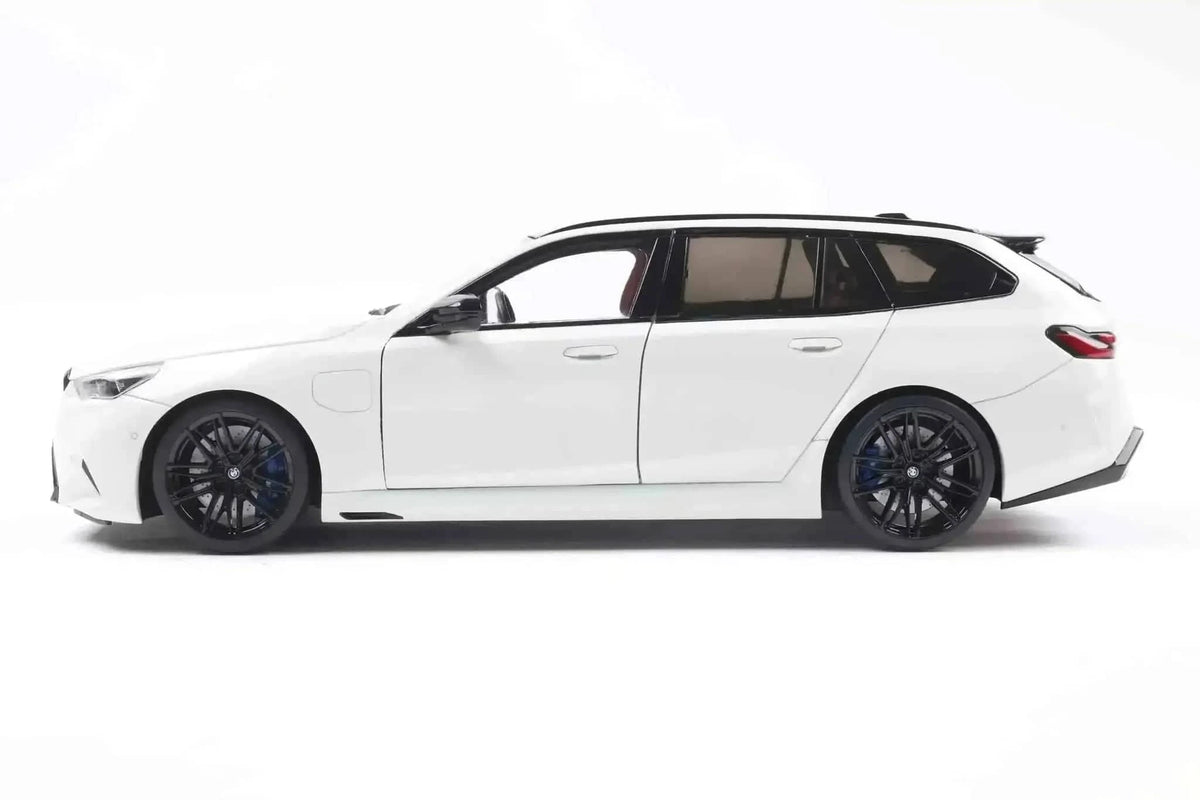Solido 2024 BMW M5 (G99) Touring M Wagon Alpine White 1:18 Cartsfy Inc.