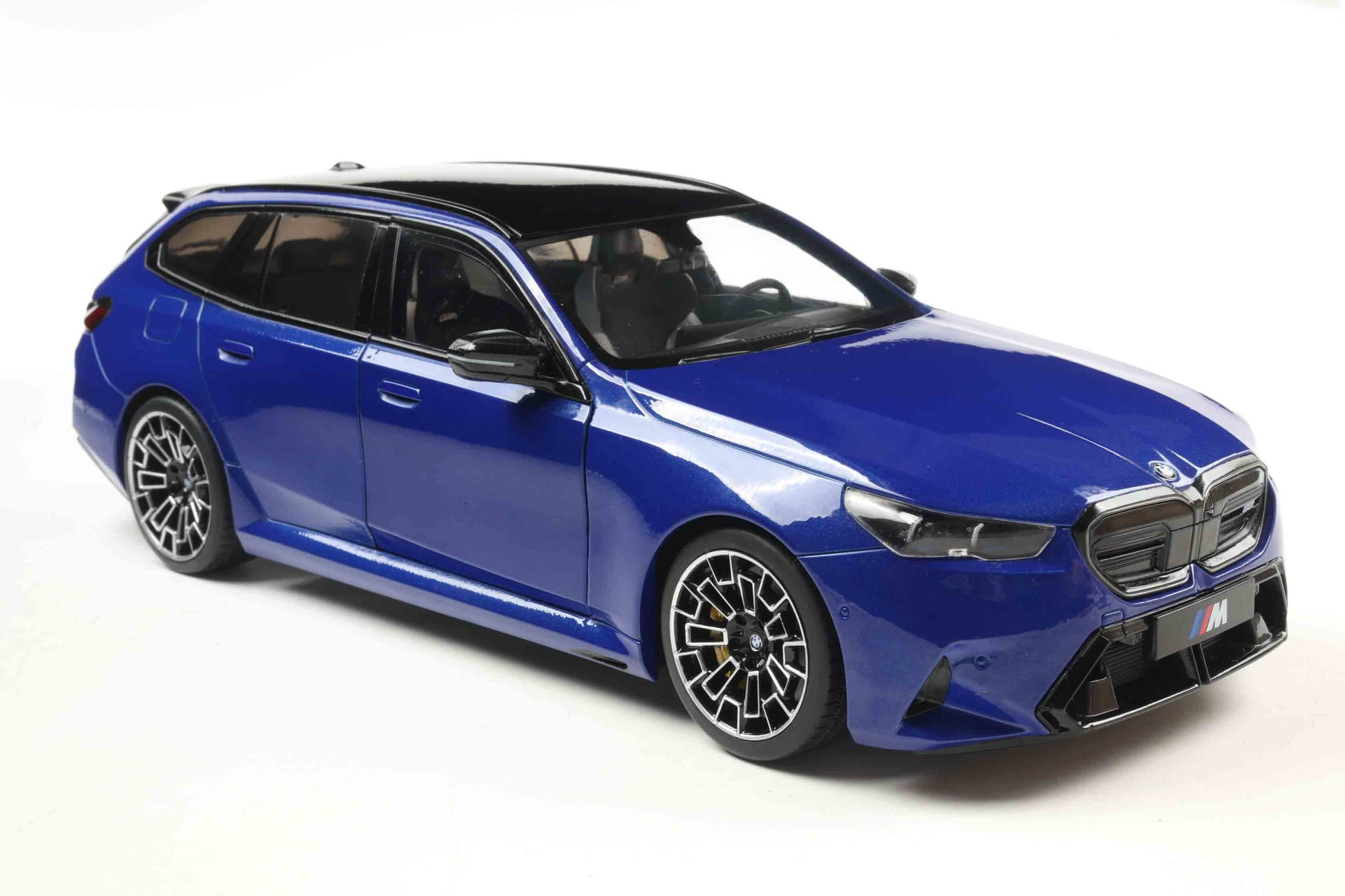 Solido 2024 BMW M5 (G99) Touring M Wagon Marina Bay Blue Metallic 1:18 Cartsfy Inc.