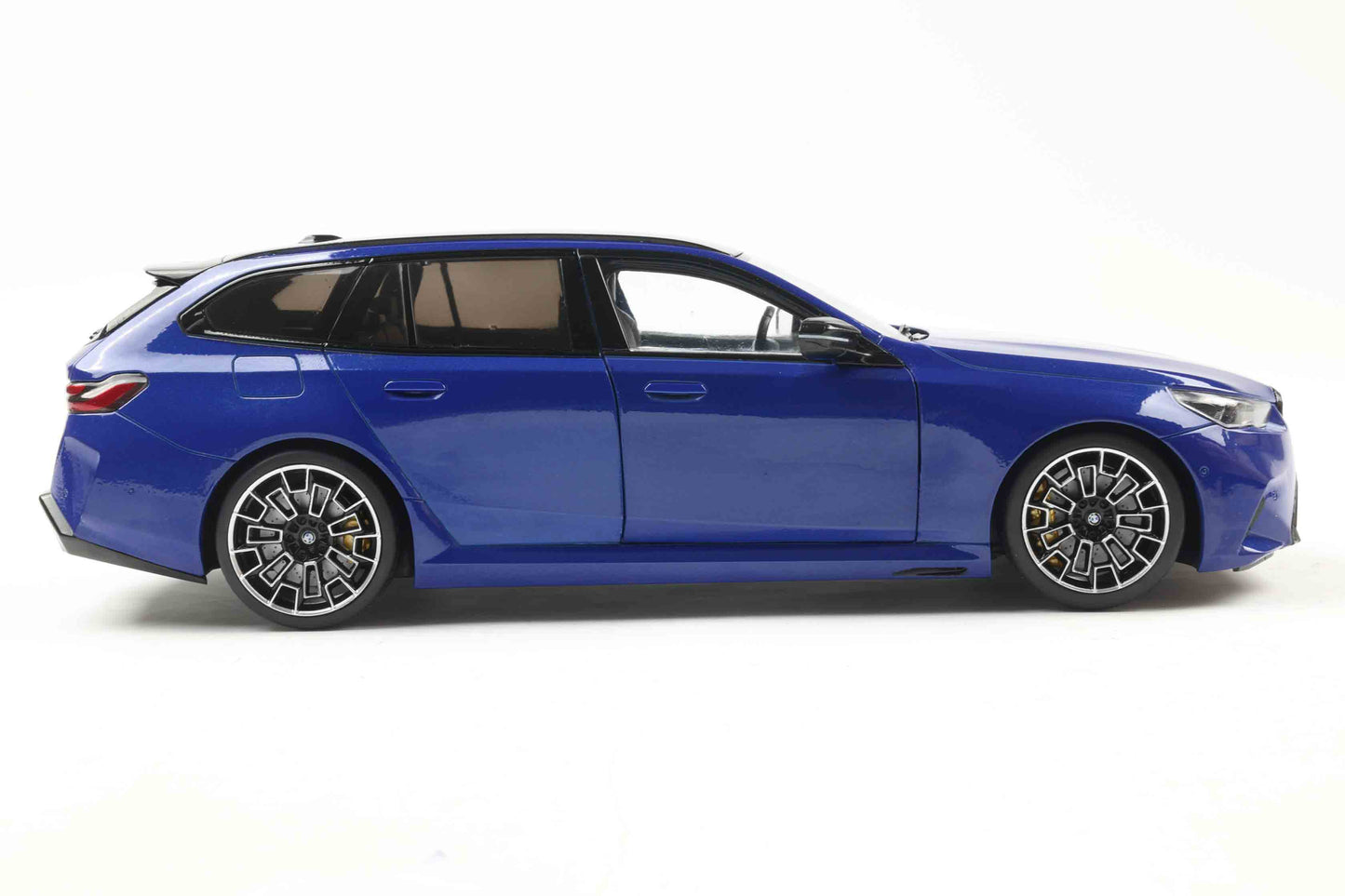 Solido 2024 BMW M5 (G99) Touring M Wagon Marina Bay Blue Metallic 1:18 Cartsfy Inc.