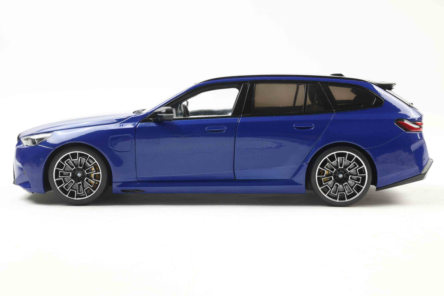 Solido 2024 BMW M5 (G99) Touring M Wagon Marina Bay Blue Metallic 1:18 Cartsfy Inc.