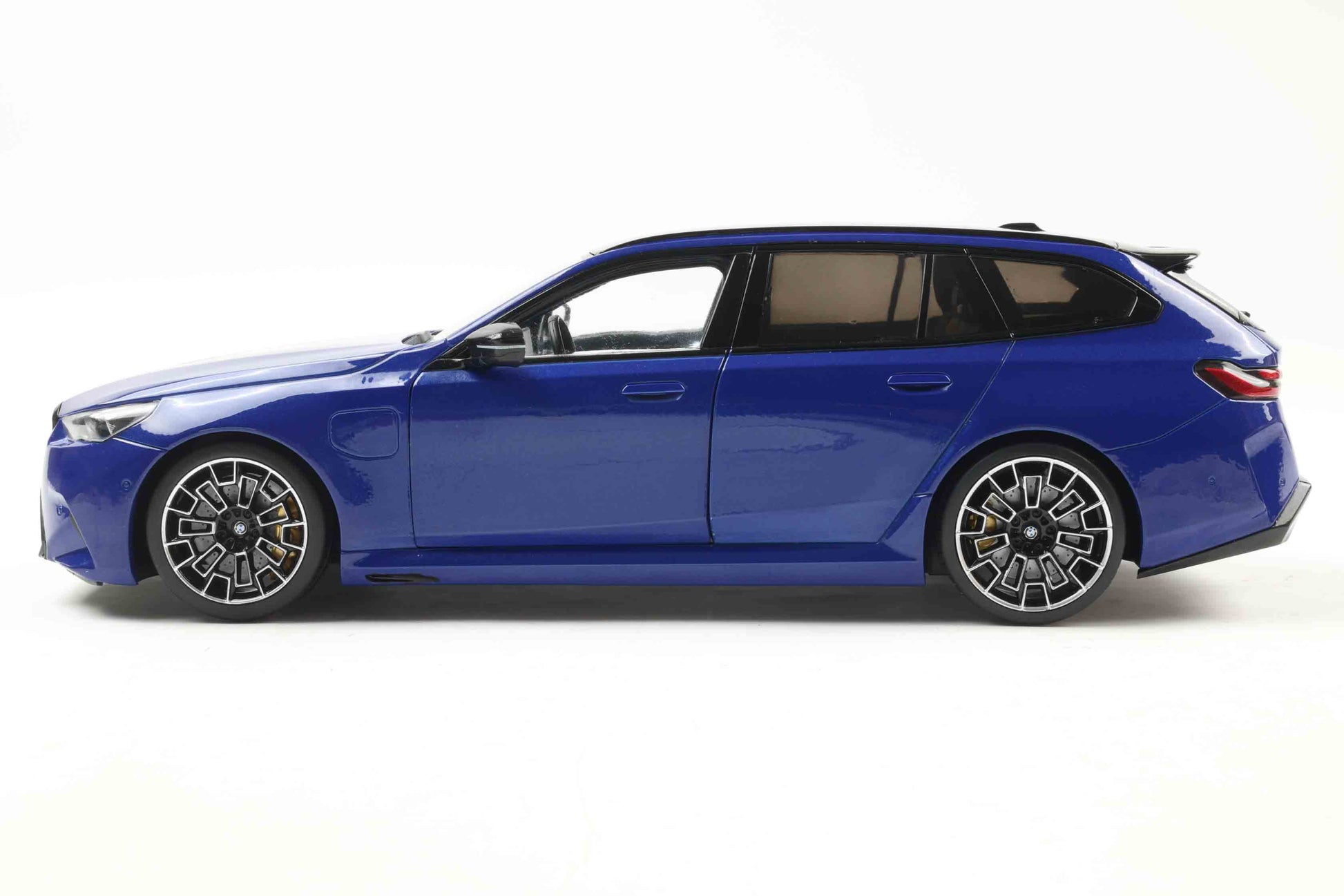 Solido 2024 BMW M5 (G99) Touring M Wagon Marina Bay Blue Metallic 1:18 Cartsfy Inc.