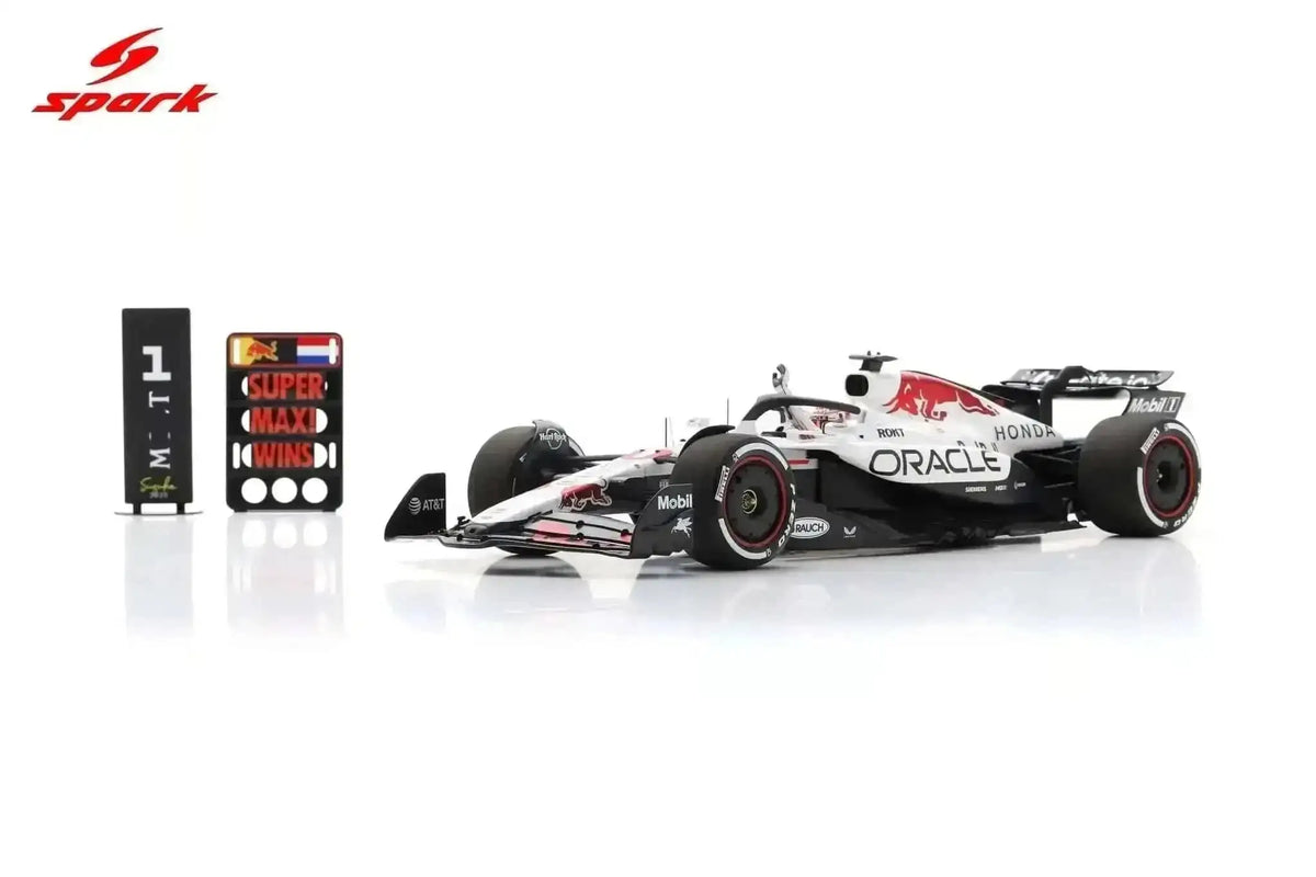 Spark-Model F1 RB21 Team Oracle Red Bull Racing #1 Winner Japan GP 2025 (Verstappen) 1:18 WITH DISPLAY Cartsfy Inc.