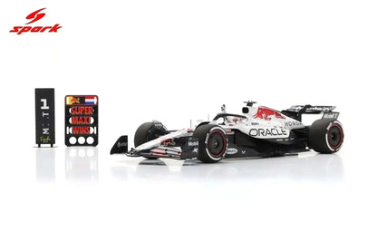 Spark-Model F1 RB21 Team Oracle Red Bull Racing #1 Winner Japan GP 2025 (Verstappen) 1:18 WITH DISPLAY Cartsfy Inc.