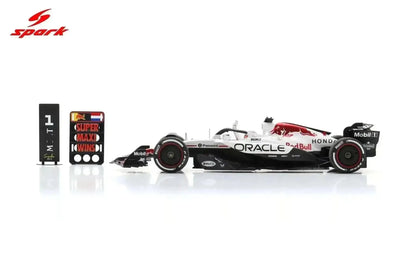 Spark-Model F1 RB21 Team Oracle Red Bull Racing #1 Winner Japan GP 2025 (Verstappen) 1:18 WITH DISPLAY Cartsfy Inc.
