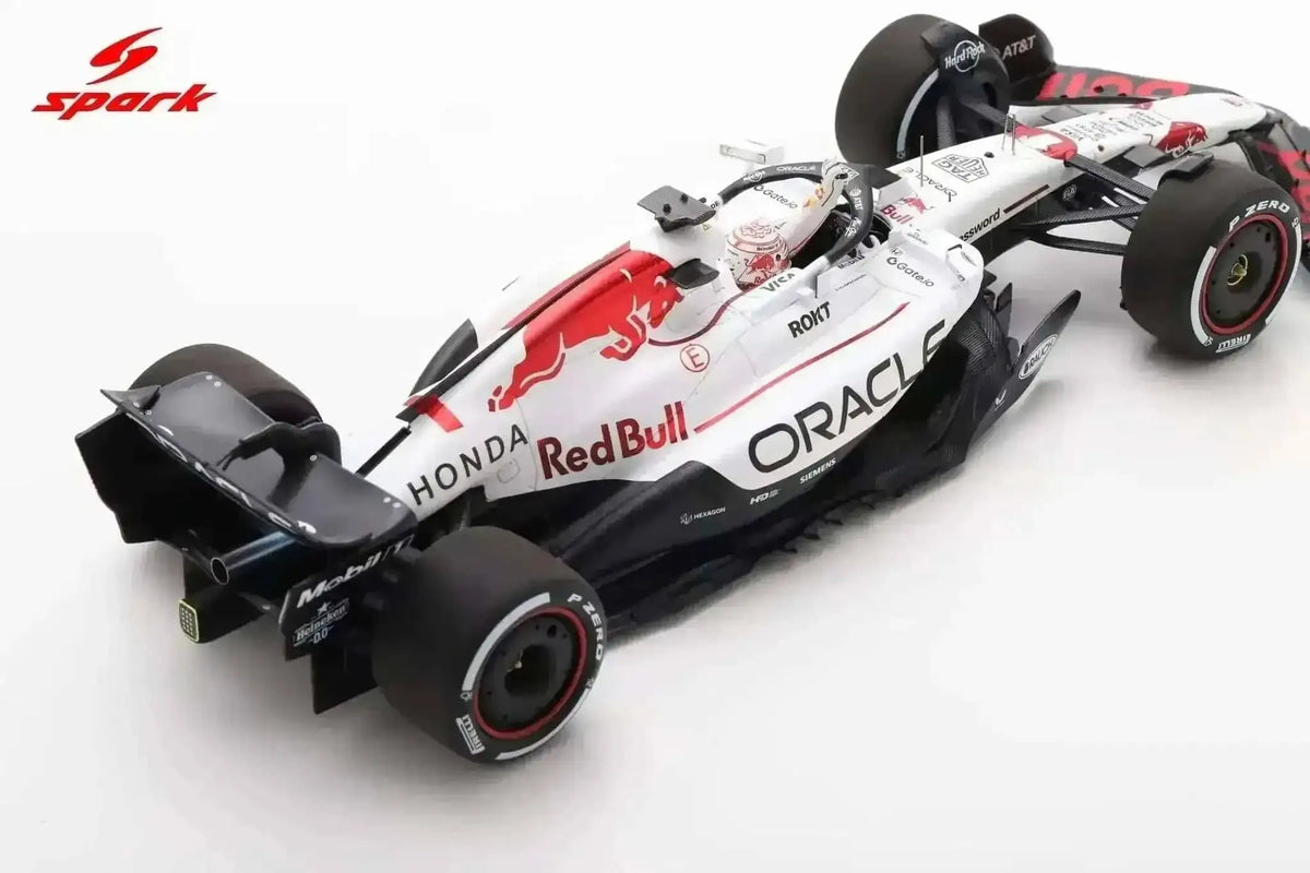 Spark-Model F1 RB21 Team Oracle Red Bull Racing #1 Winner Japan GP 2025 (Verstappen) 1:18 WITH DISPLAY Cartsfy Inc.