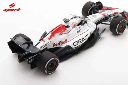 Spark-Model F1 RB21 Team Oracle Red Bull Racing #1 Winner Japan GP 2025 (Verstappen) 1:18 WITH DISPLAY Cartsfy Inc.