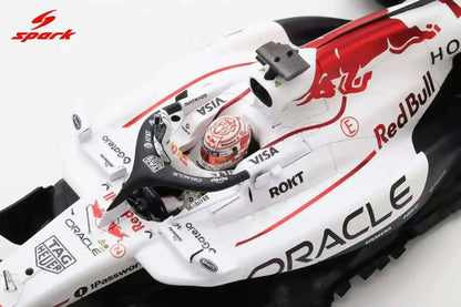 Spark-Model F1 RB21 Team Oracle Red Bull Racing #1 Winner Japan GP 2025 (Verstappen) 1:18 WITH DISPLAY Cartsfy Inc.