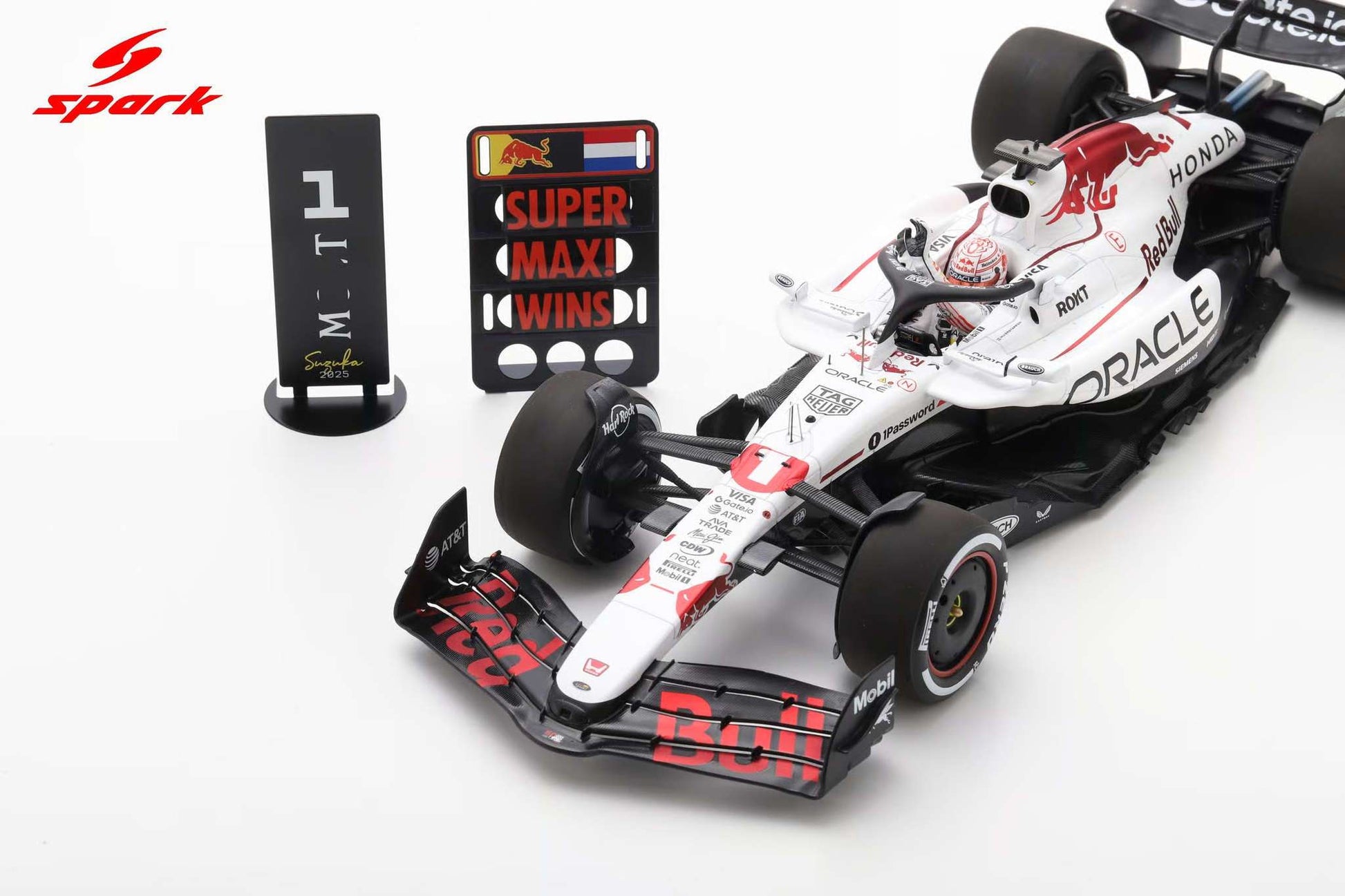 Spark-Model F1 RB21 Team Oracle Red Bull Racing #1 Winner Japan GP 2025 (Verstappen) 1:18 WITH DISPLAY Cartsfy Inc.