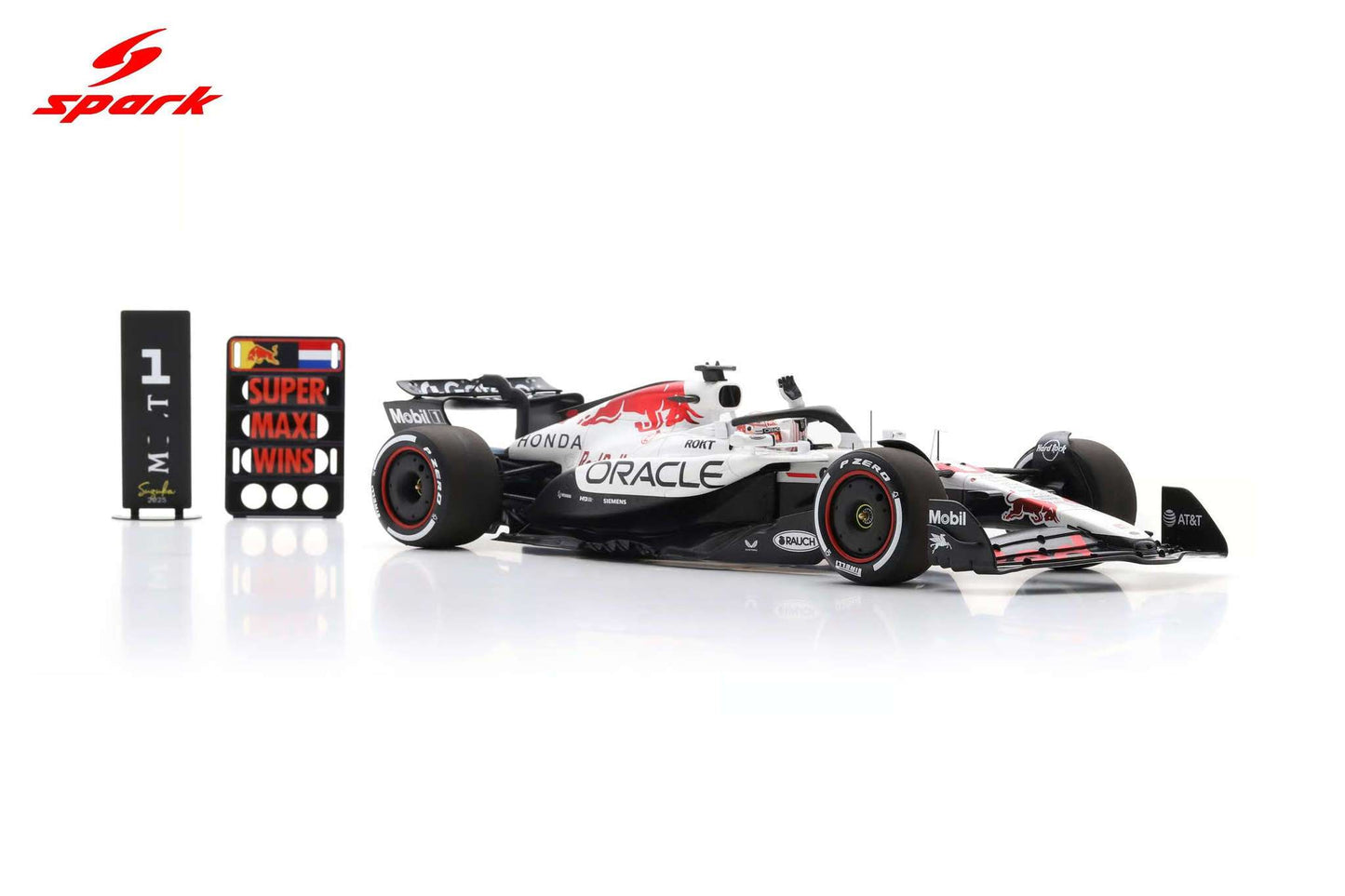 Spark-Model F1 RB21 Team Oracle Red Bull Racing #1 Winner Japan GP 2025 (Verstappen) 1:18 WITH DISPLAY STM Diecast Default Title Default Title-