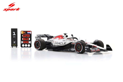Spark-Model F1 RB21 Team Oracle Red Bull Racing #1 Winner Japan GP 2025 (Verstappen) 1:18 WITH DISPLAY STM Diecast Default Title Default Title-
