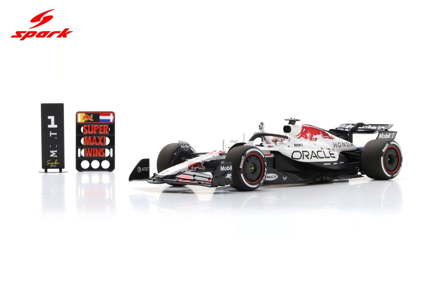 Spark-Model F1 RB21 Team Oracle Red Bull Racing #1 Winner Japan GP 2025 (Verstappen) 1:18 WITH DISPLAY STM Diecast Default Title Default Title-