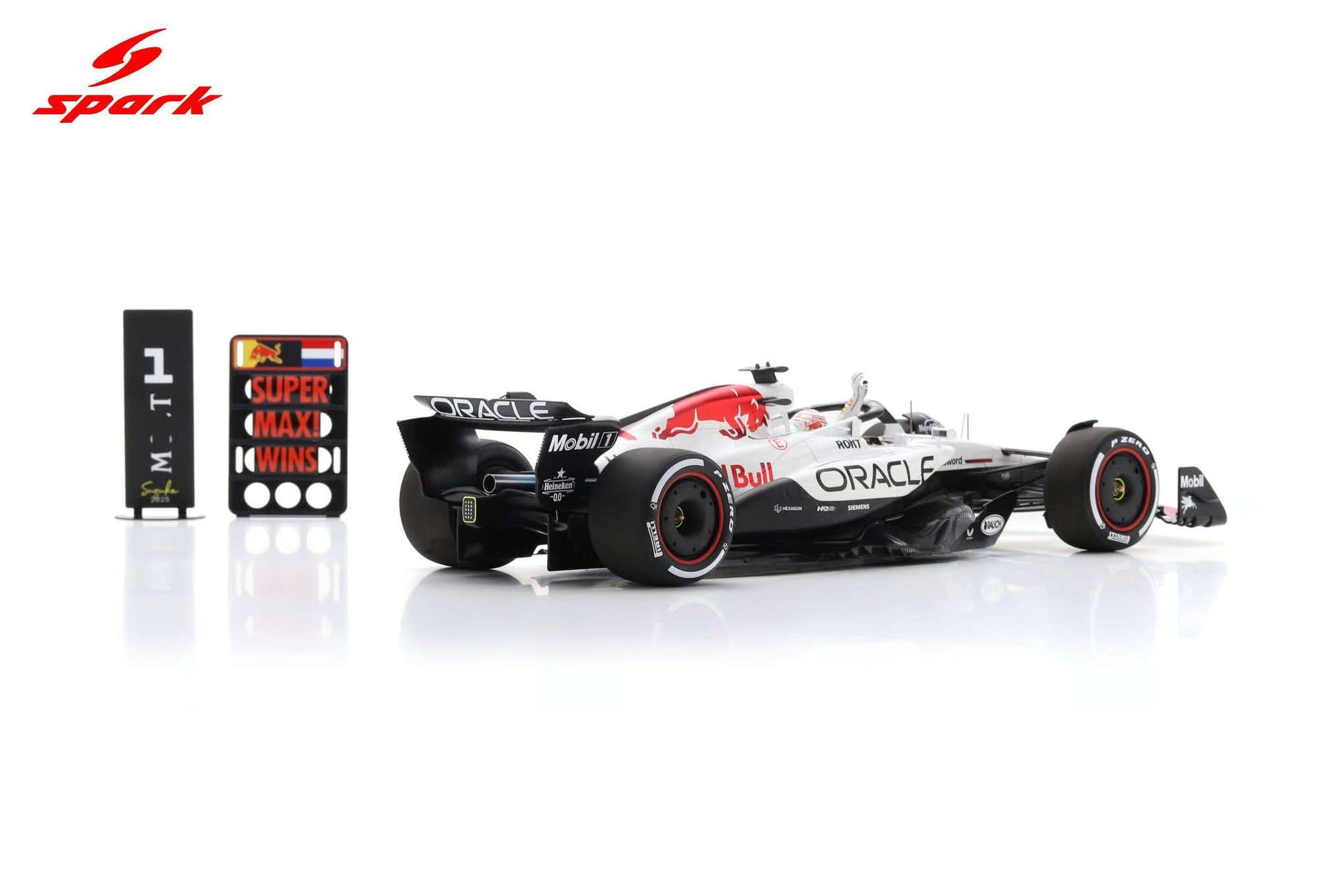 Spark-Model F1 RB21 Team Oracle Red Bull Racing #1 Winner Japan GP 2025 (Verstappen) 1:18 WITH DISPLAY STM Diecast Default Title Default Title-