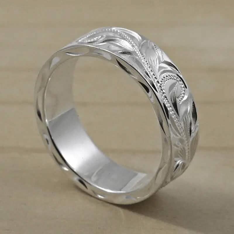Silver-tone vintage pattern ring with a smooth band and engraved side details