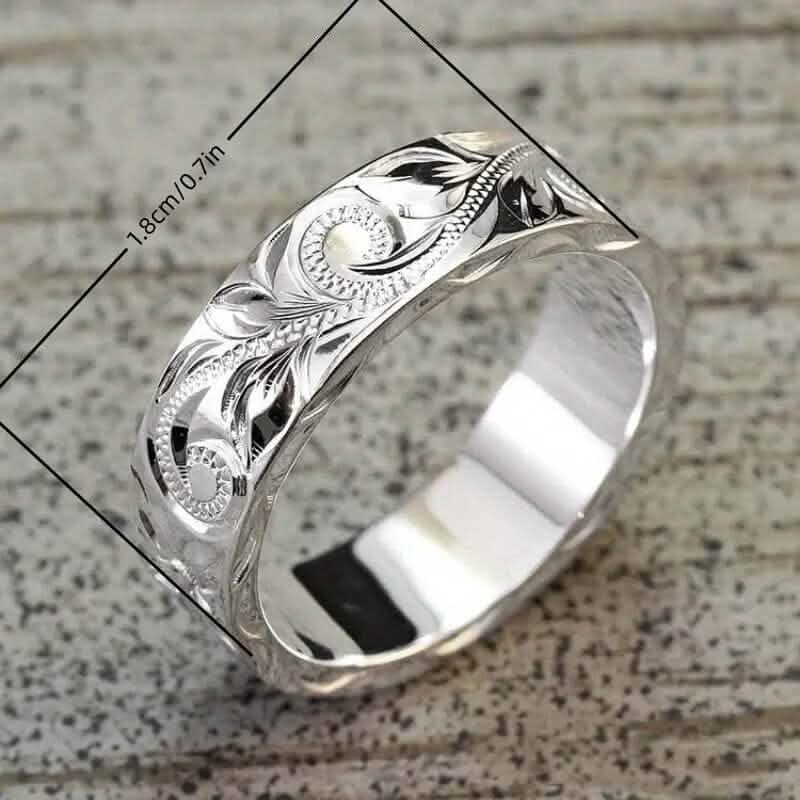 Silver-tone vintage pattern ring with ornate engraved swirls and leaf motifs