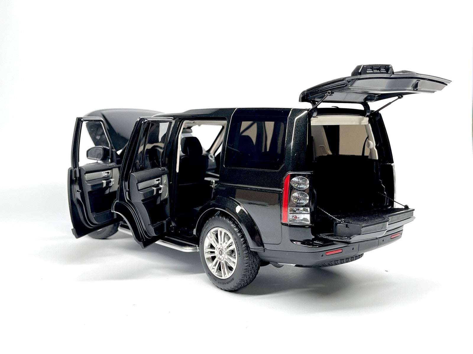 Whelart 2019 Land Rover Discovery 4 LR4 Black Metallic 1:18 Cartsfy Inc.